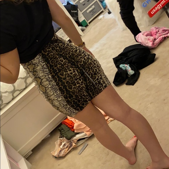 CHEETAH/SNAKE SKIN SKIRT - Picture 4 of 6